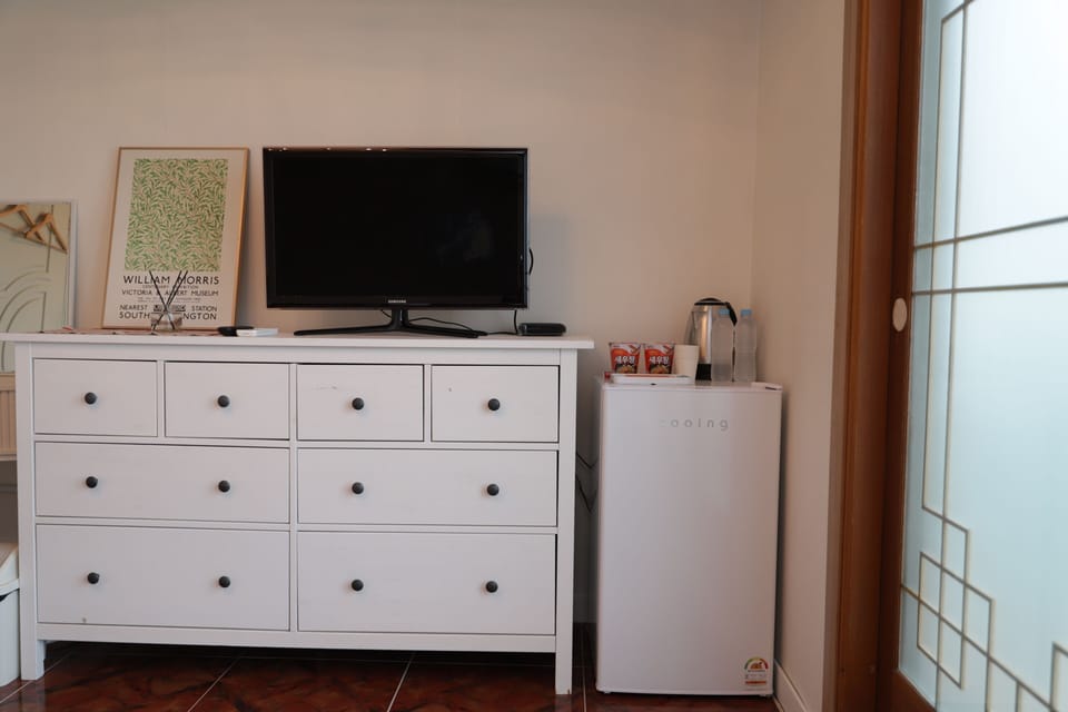 Classic Twin Room | Interior