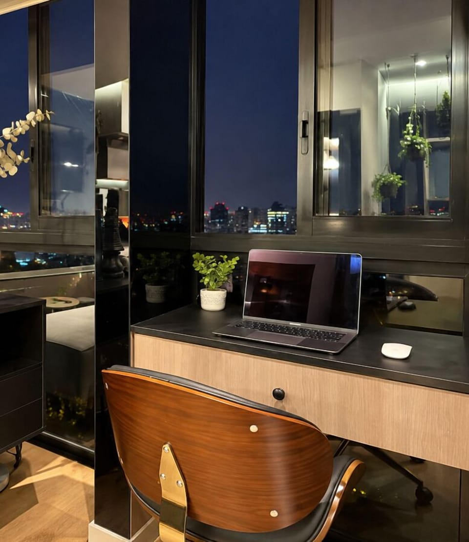 Apartment, 1 Queen Bed, Kitchen | In-room business center