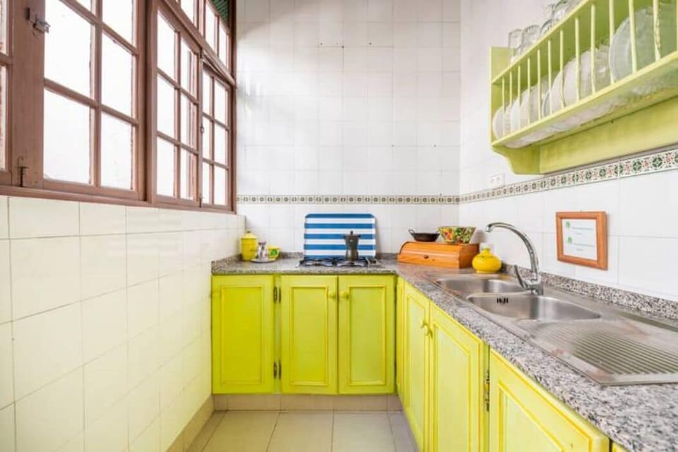 Fridge, microwave, stovetop, cookware/dishes/utensils