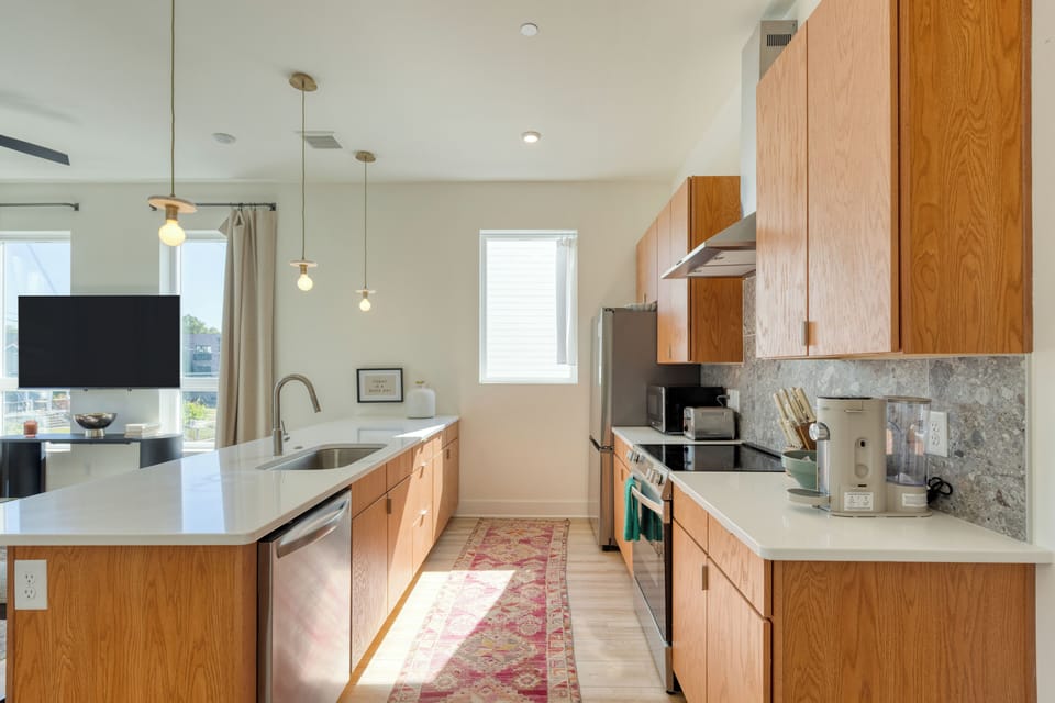 Fully equipped kitchen for your culinary creations. (Hearth and Hideout)