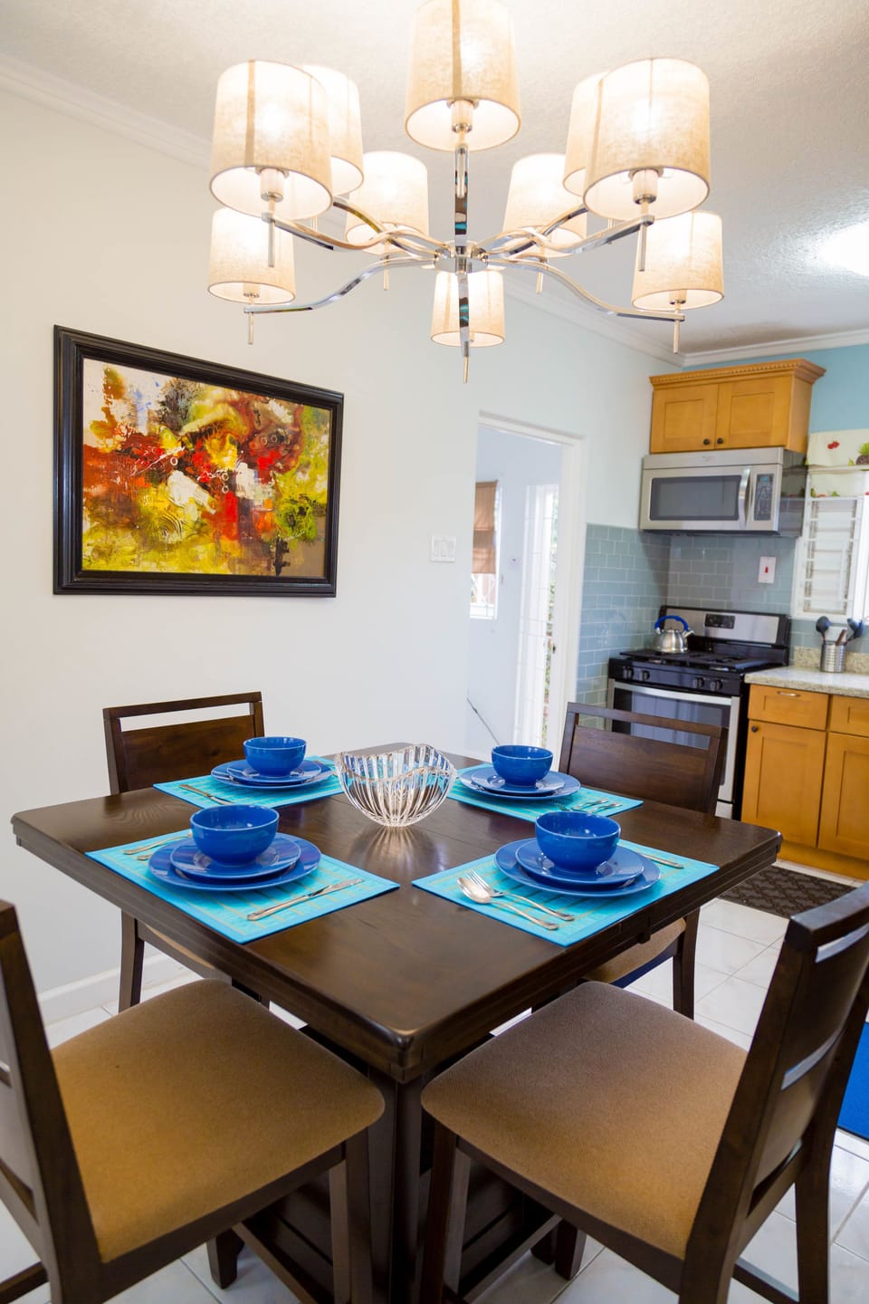 Deluxe Apartment, 2 Bedrooms, Mountain View, Executive Level | In-room dining