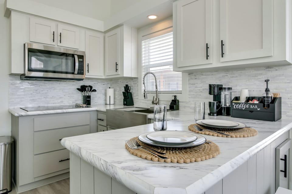 Kitchen | Cooking Basics | Breakfast Bar Dining Area