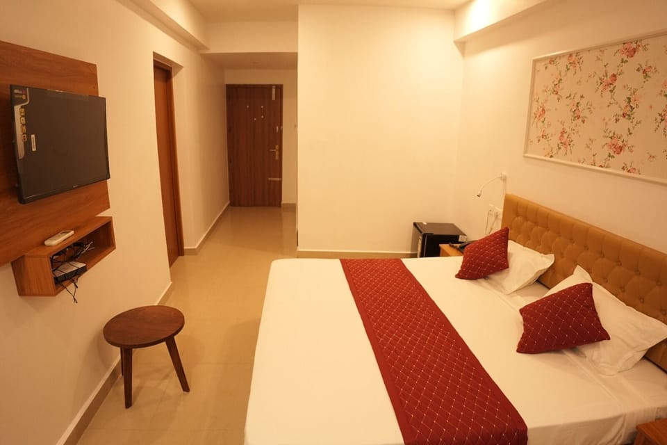 Standard Room | Desk