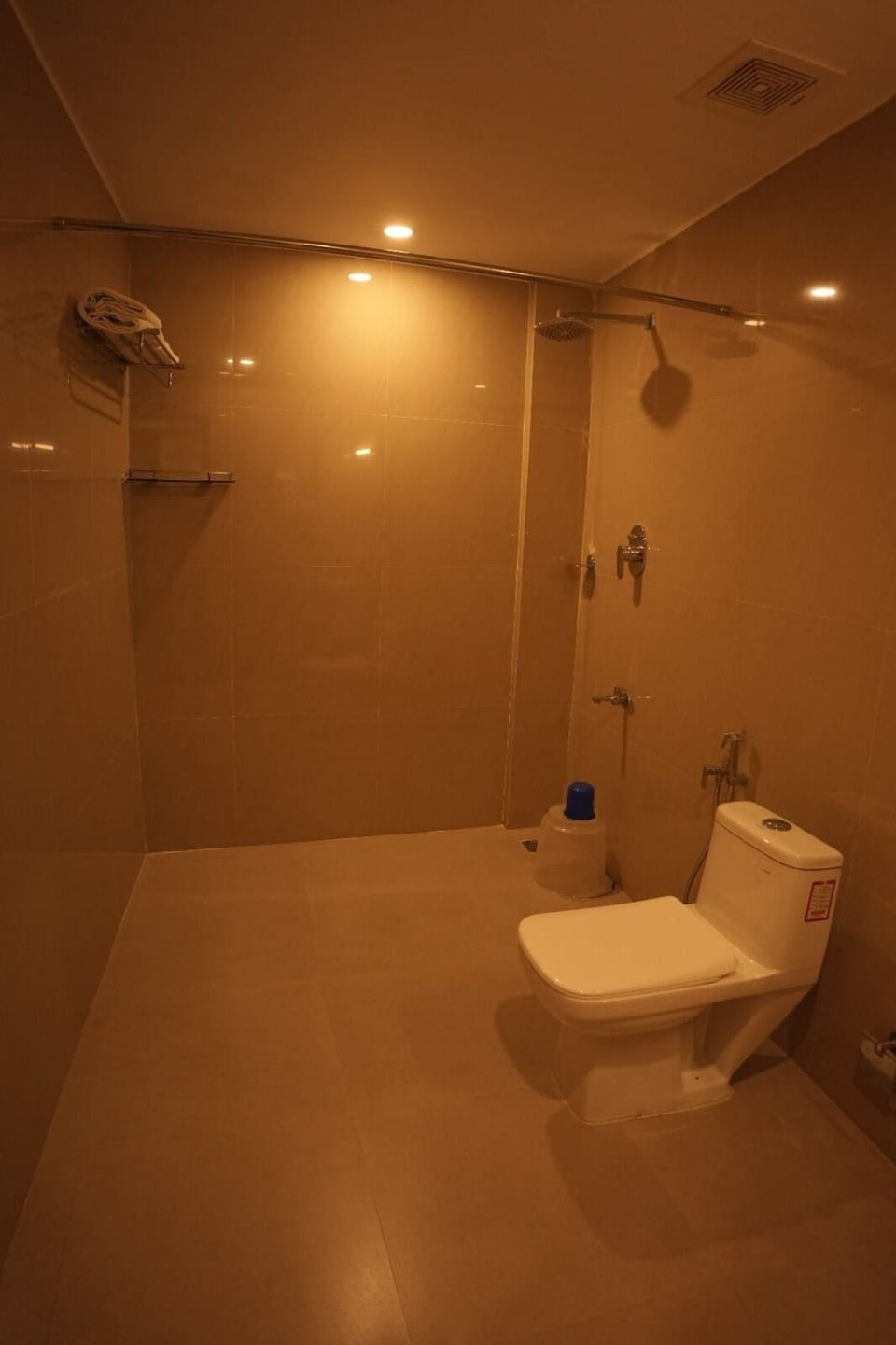 Standard Room | Bathroom | Towels, soap, shampoo