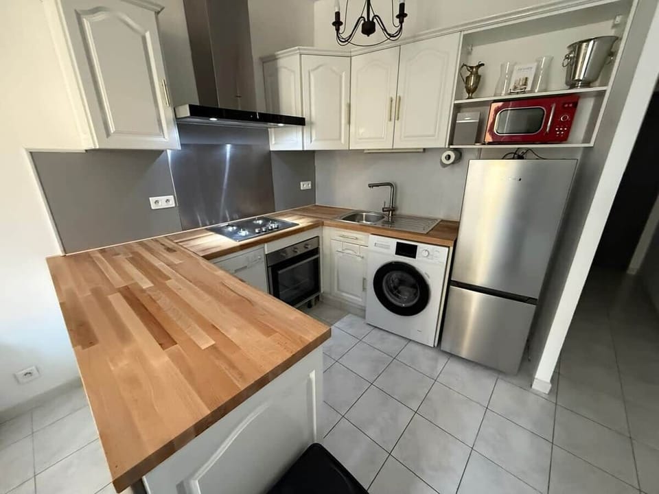 Newly renovated kitchen with dishwasher
