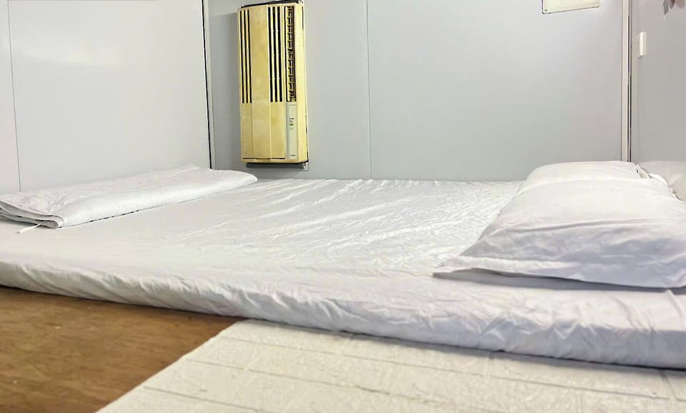 Basic Cabin | WiFi (free), bed sheets