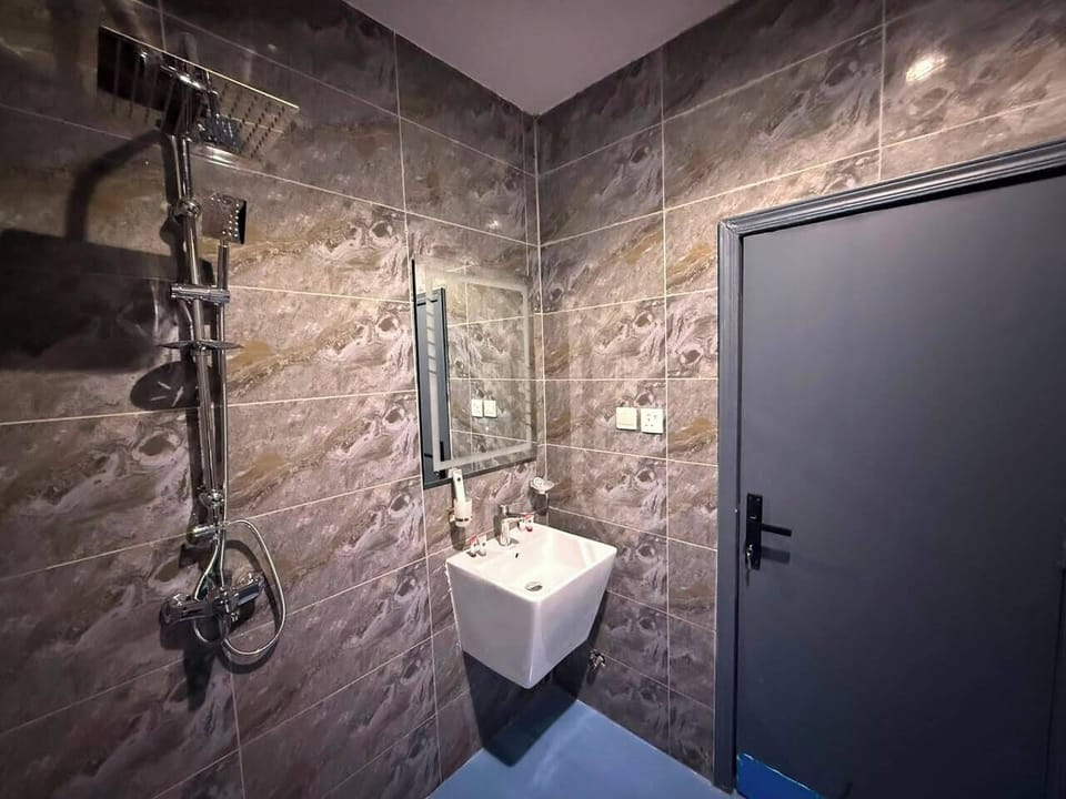 Deluxe Duplex, City View | Bathroom