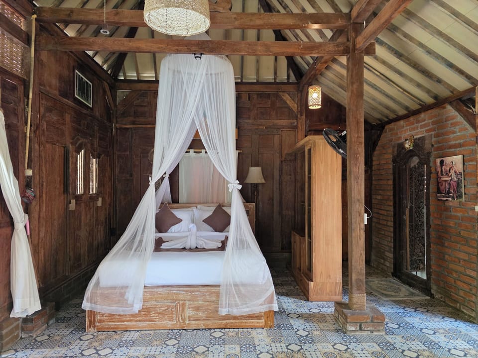 Deluxe Room, Garden View | WiFi (free), bed sheets