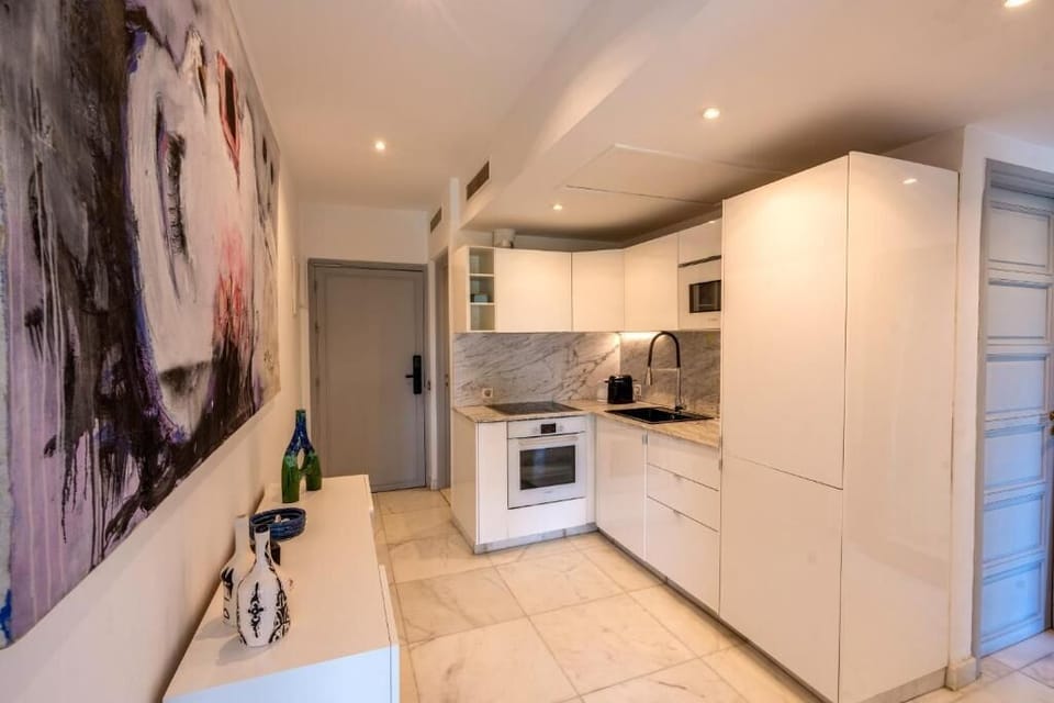 Apartment, Balcony, City View | Private kitchen