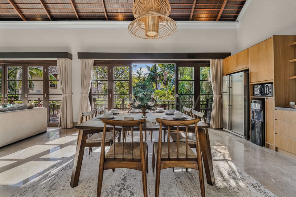 Villa, 3 Bedrooms, Pool View | Dining room