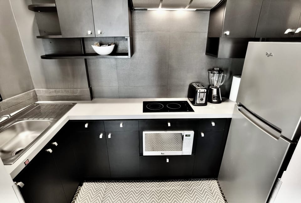 Suite (Suite C) | Private kitchen | Mini-fridge, microwave, stovetop, espresso maker
