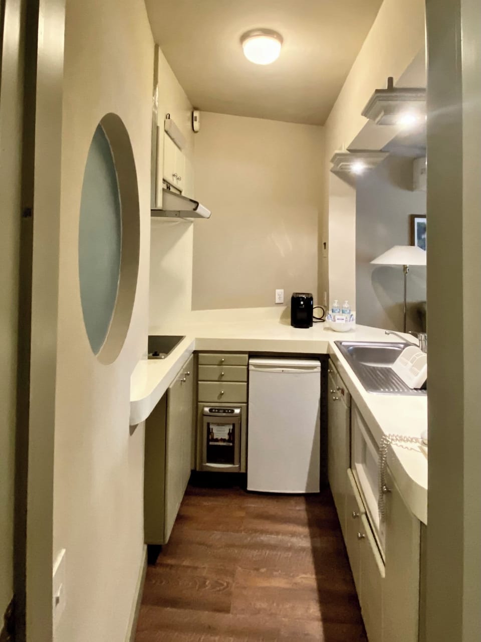 Suite (Suite 6) | Private kitchen | Mini-fridge, microwave, stovetop, espresso maker