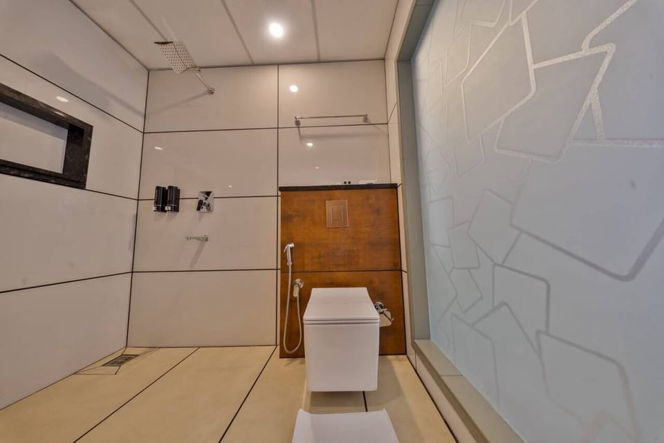Premium Mountain View AC with Balcony | Bathroom | Shower, free toiletries, towels, soap