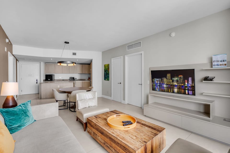 Condo, Multiple Beds, Ocean View (Oceanview Highrise) | Living area