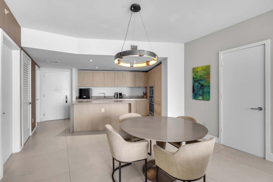 Condo, Multiple Beds, Pool Access, Ocean View (Oceanview Highrise) | Dining