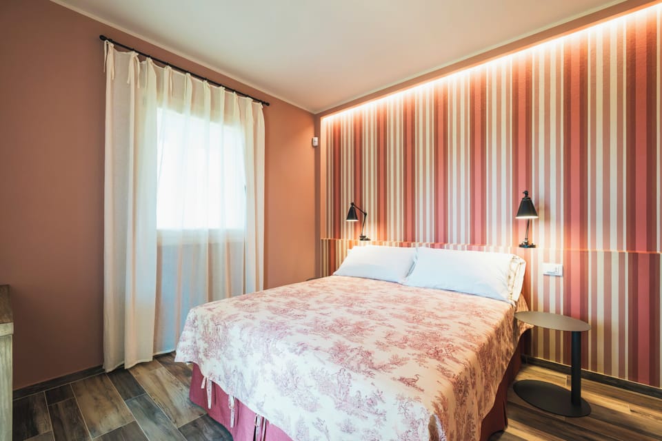 Deluxe Double Room, 1 Queen Bed, Air conditioning, Garden View | Blackout drapes, WiFi (free), individually decorated