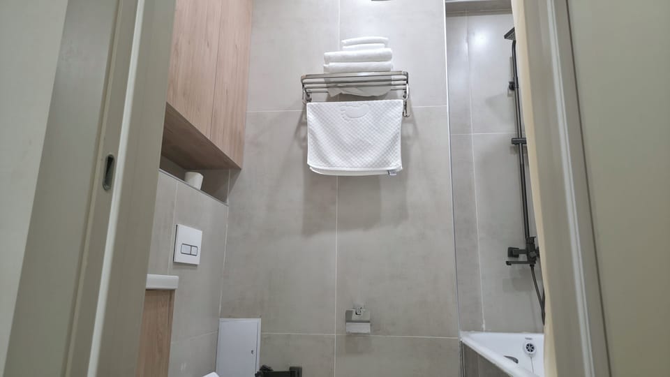 Deluxe Double Room, Lake View | Bathroom | Combined shower/tub, hair dryer, slippers, towels