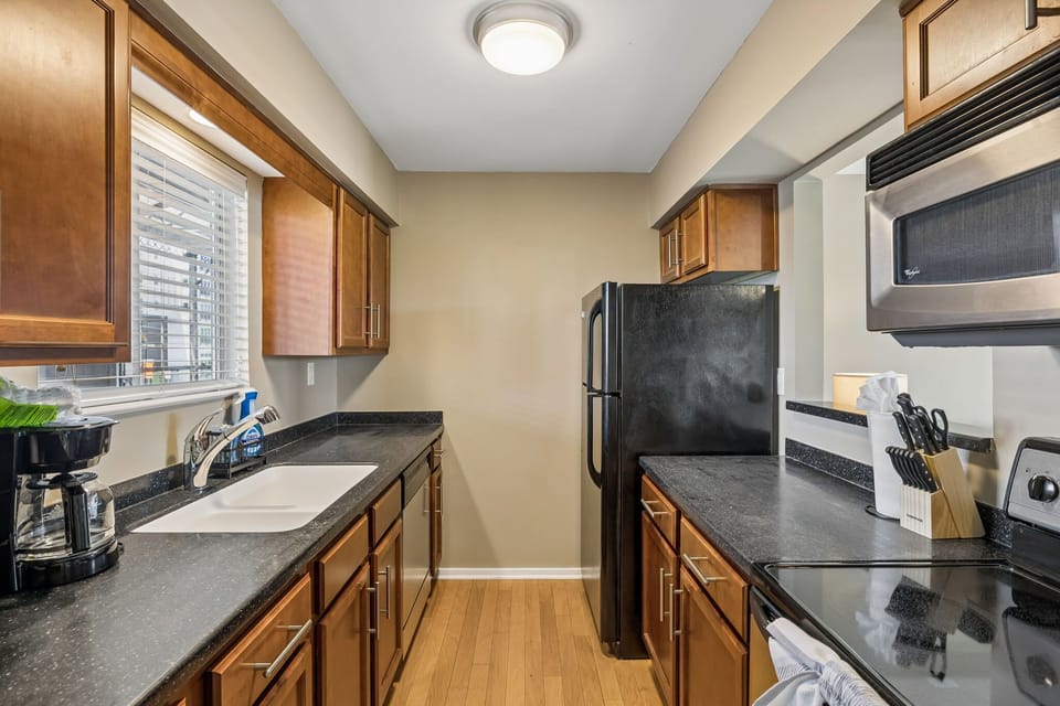 Kitchen: A bright, well-equipped kitchen with plenty of counter space, making it easy to prepare everything from quick breakfasts to delicious home-cooked meals.