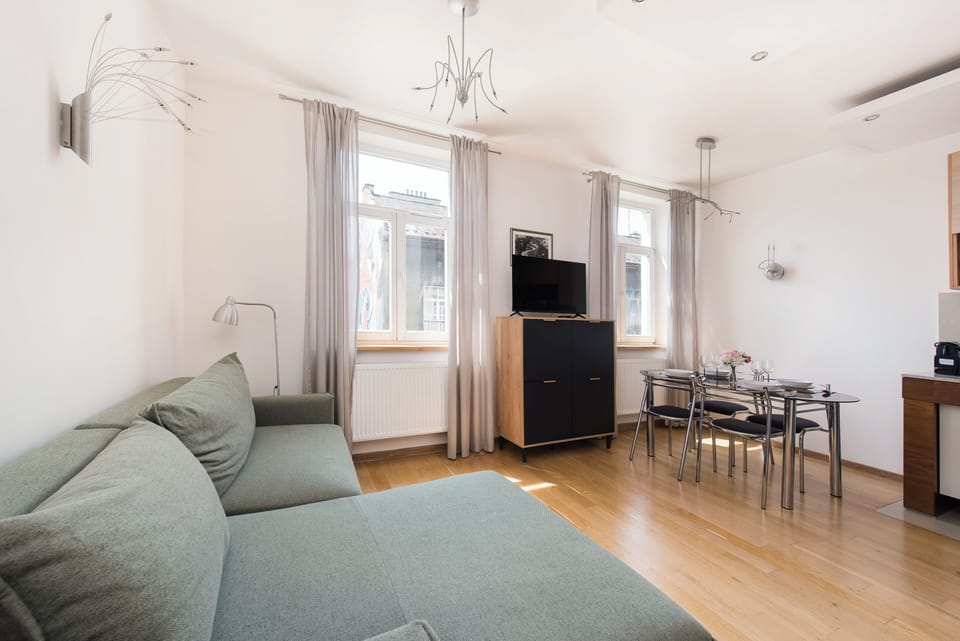 Apartment (21) | Living area | 30-inch flat-screen TV with digital channels