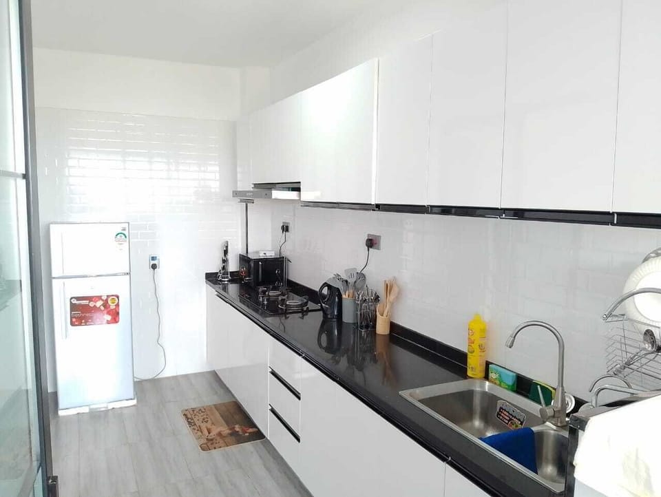 Classic Apartment, Balcony, City View | Private kitchen | Coffee/tea maker, full-size fridge, microwave, oven