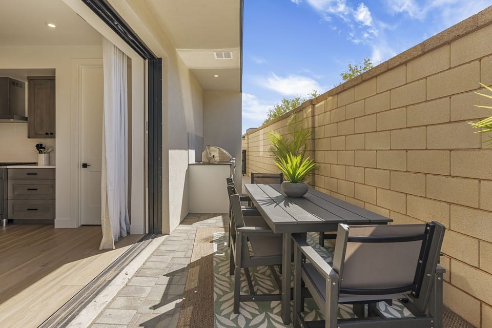 Townhome, 5 Bedrooms | Outdoor dining