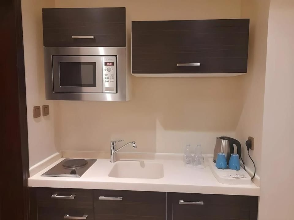Suite, 1 Bedroom | Private kitchen | Mini-fridge, microwave