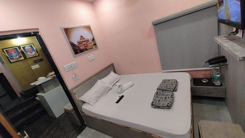 Deluxe Double Room | Desk, laptop workspace, blackout drapes, soundproofing