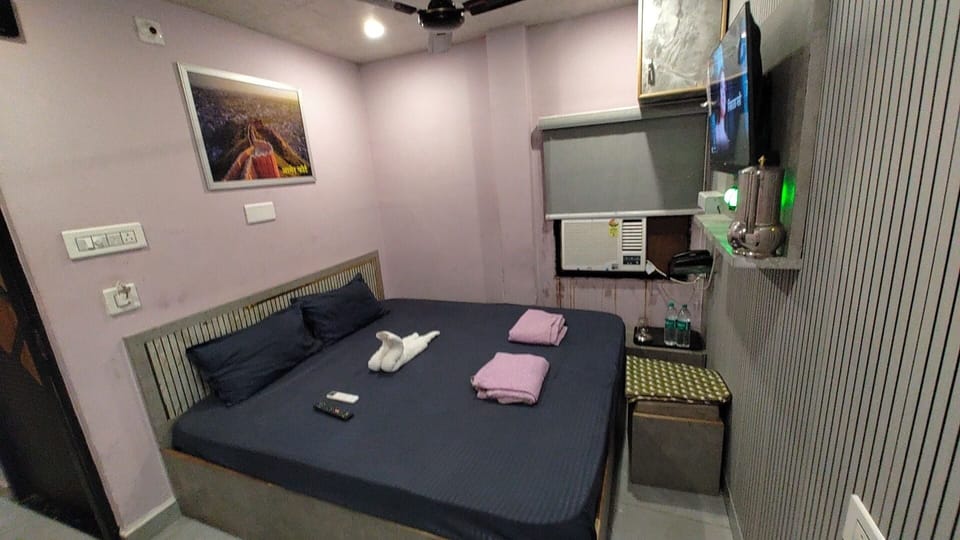 Superior Double Room | Desk, laptop workspace, blackout drapes, soundproofing