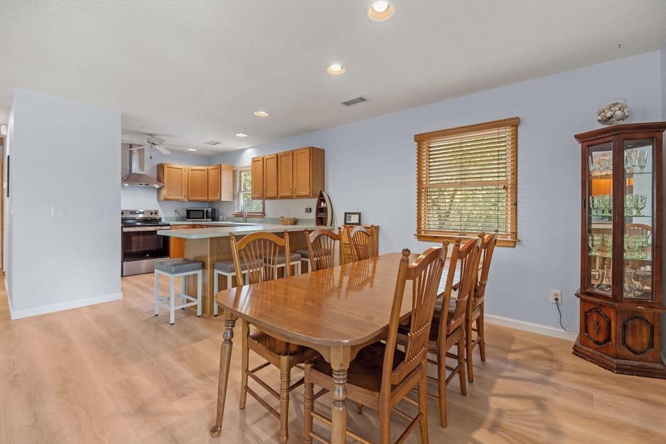 Southern Shores 30 | Top Level Dining Area