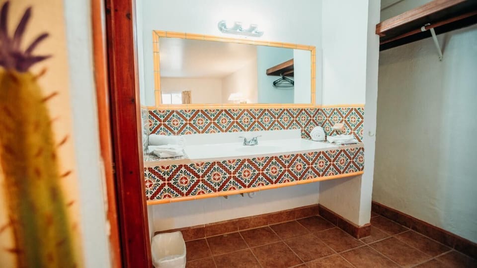 Classic Quadruple Room, Multiple Bedrooms | Bathroom | Free toiletries, hair dryer, towels, soap
