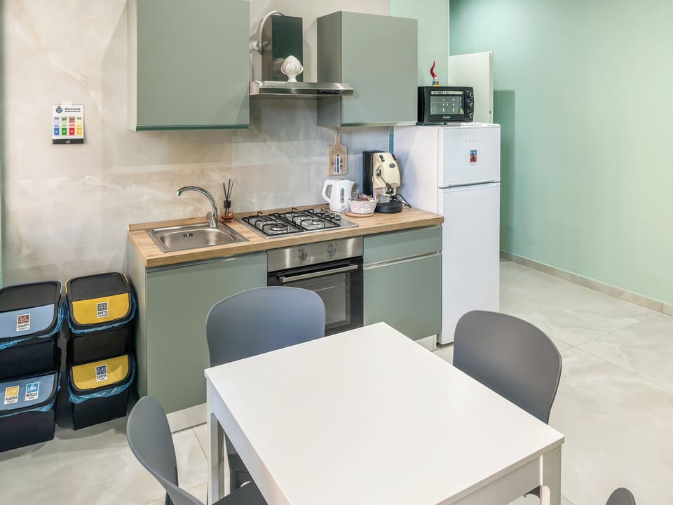 Apartment, Balcony, City View | Private kitchen | Electric kettle