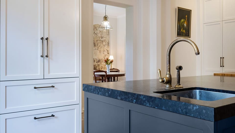 Kitchen Island & Sink