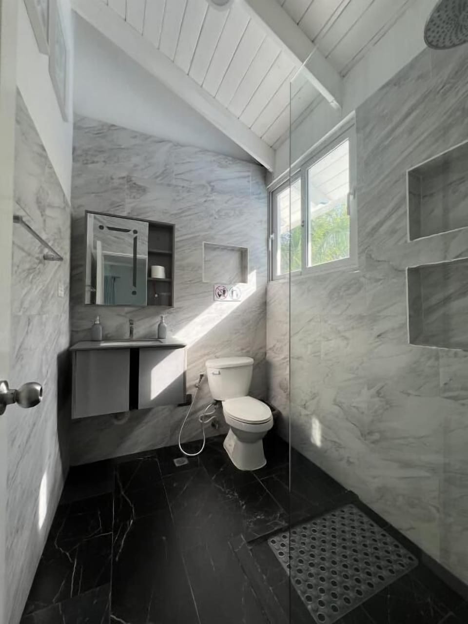 Superior Double Room, Courtyard View | Bathroom | Shower, free toiletries, hair dryer, towels