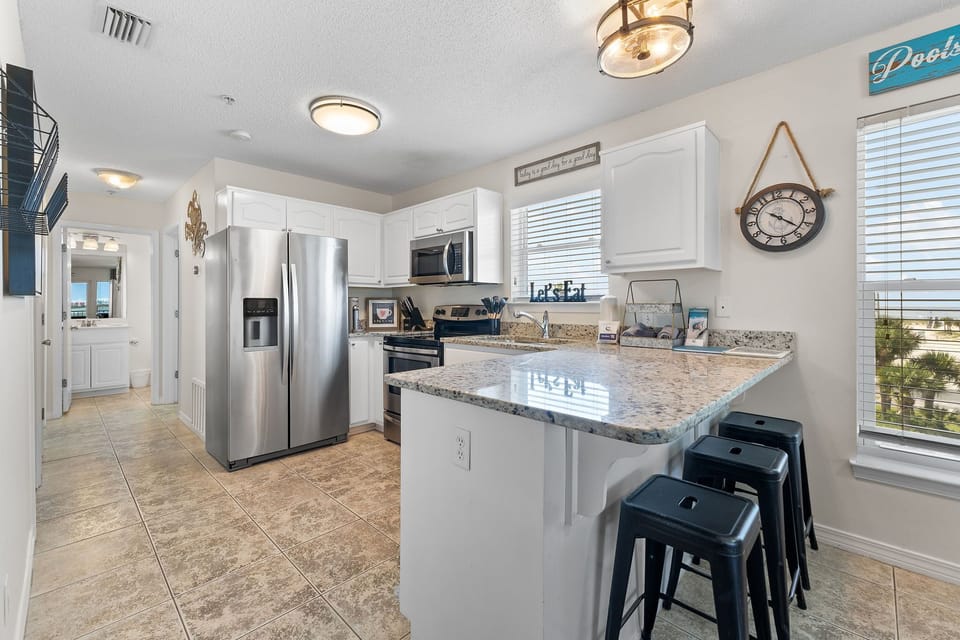Full kitchen
