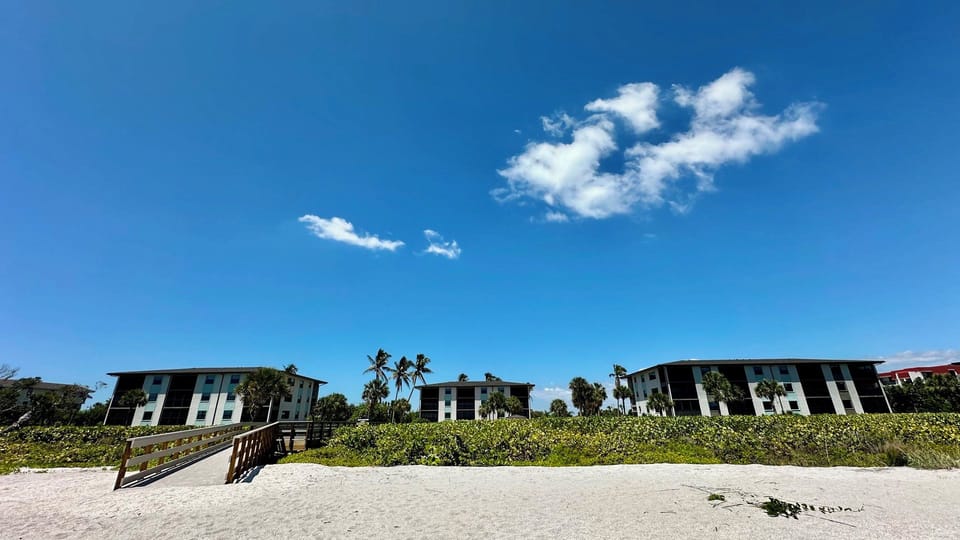 30 units, 3 buildings, pool, elevators, grills and more.