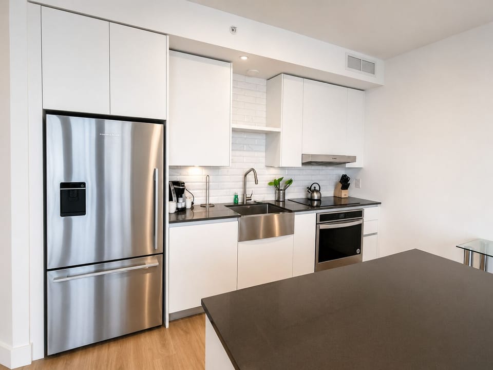 Miami 2 Bedroom Deluxe Kitchen