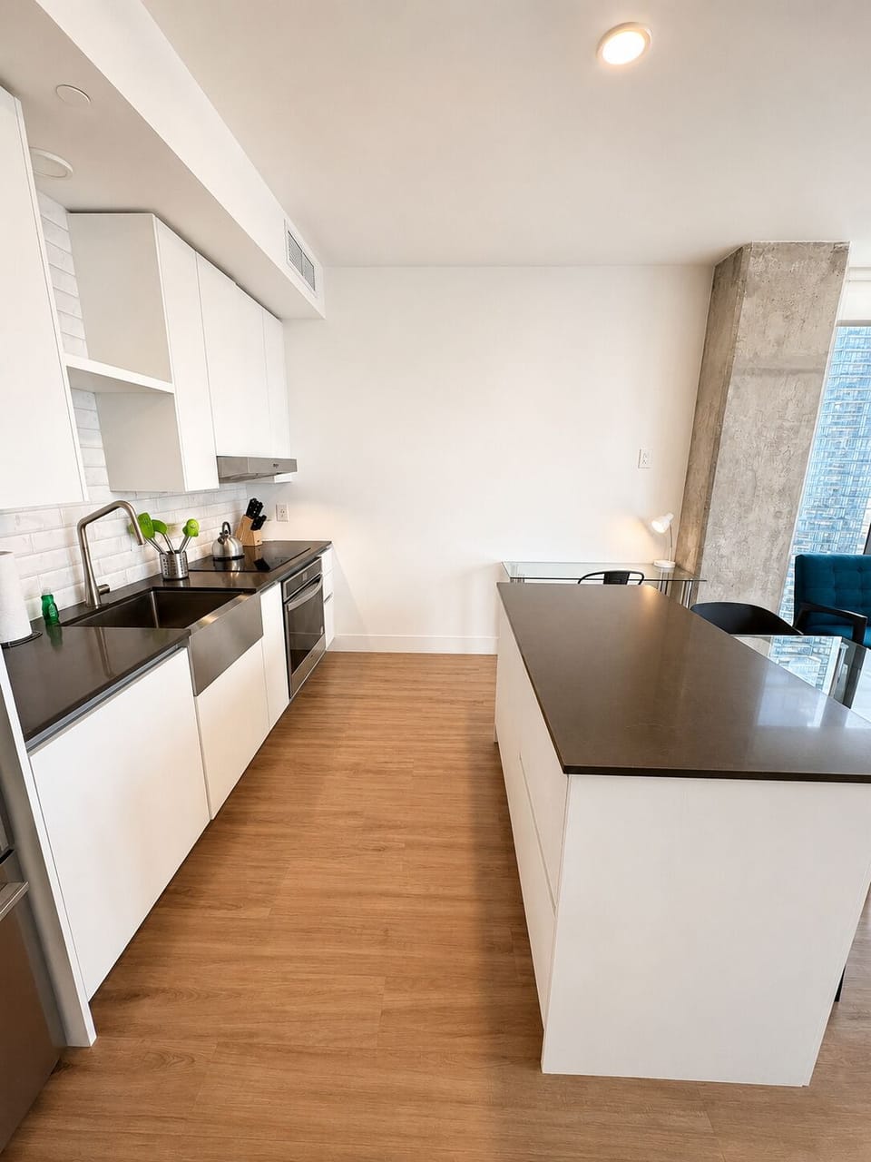 Miami 2 Bedroom Deluxe Kitchen