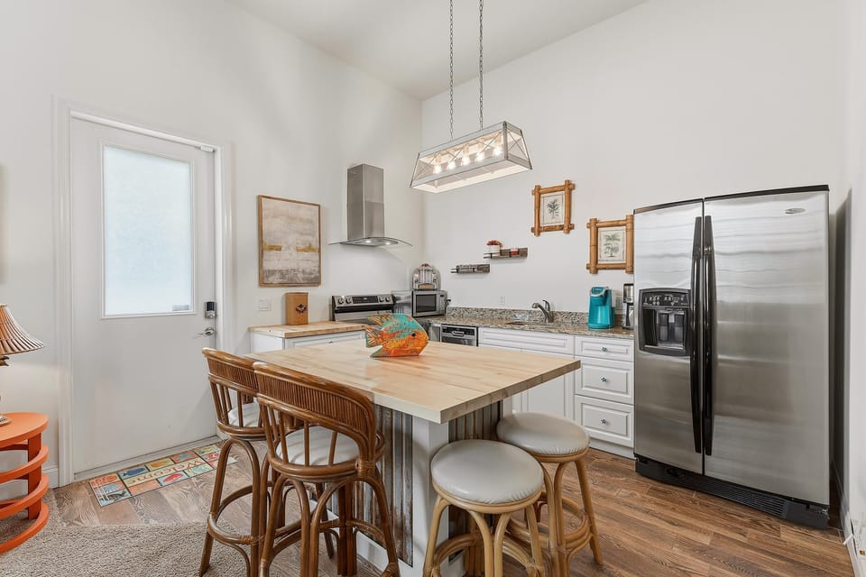 House, Multiple Beds (Tranquil Tides) | Private kitchen