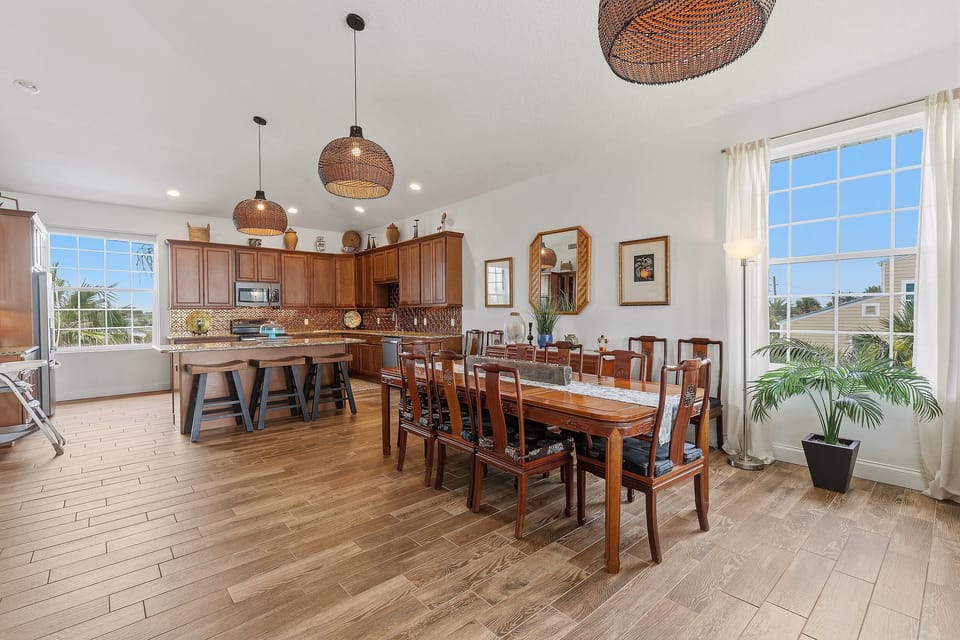 House, Multiple Beds (Tranquil Tides) | Dining