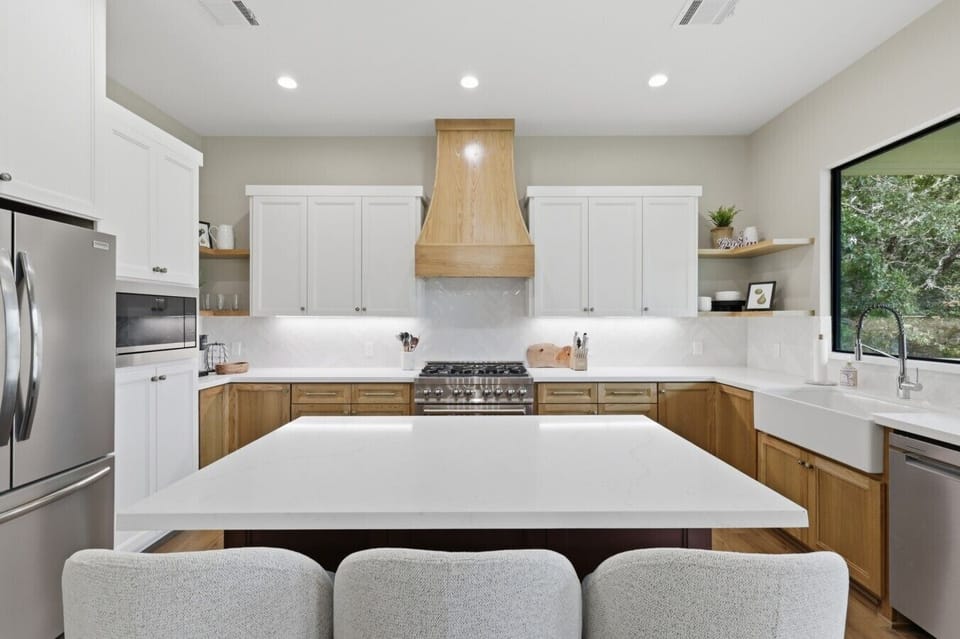 You will find a fully equipped chef`s kitchen featuring a spacious center island that is perfect for meal prep, casual dining, and entertaining.