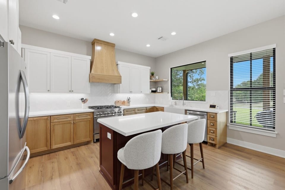 Take a seat at the stylish island breakfast bar, the perfect spot to enjoy your morning coffee or chat with your group.
