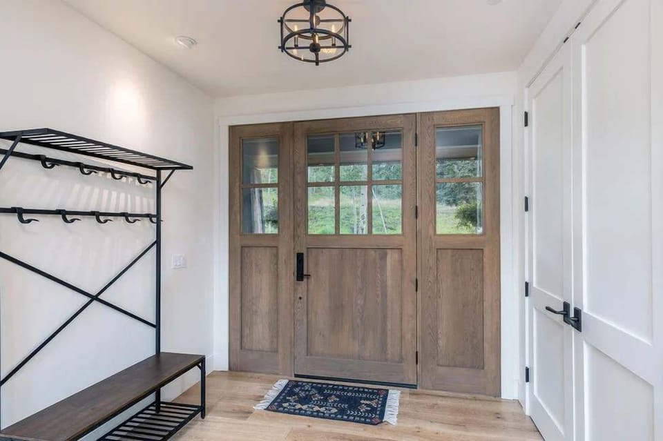 Entryway with a bench to remove your shoes.