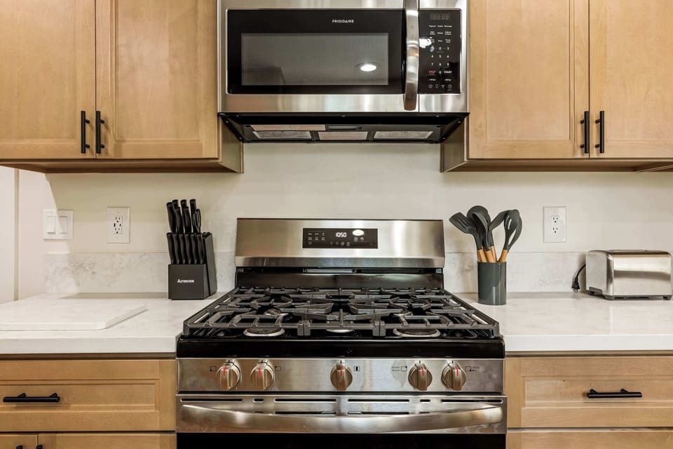 Fully equipped kitchen ideal for family meals and longer stays.