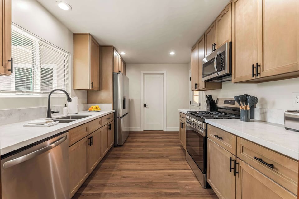 Fully equipped kitchen ideal for family meals and longer stays.