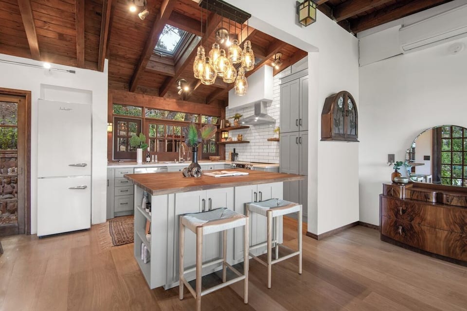 Island with space for four people 