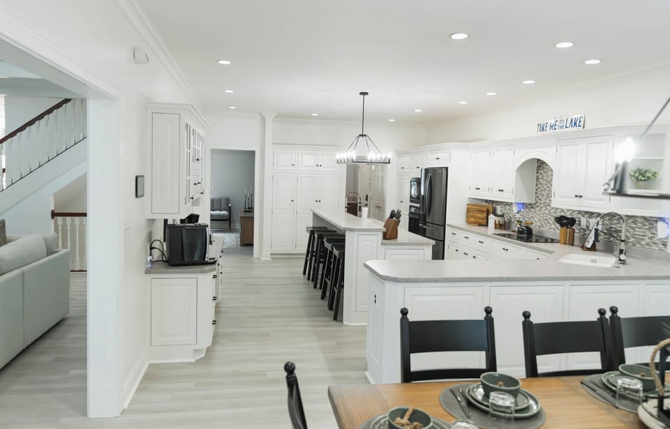 This kitchen is sure to impress the 'Master Chef' in your group. Fully stocked and ready for you to make any culinary master piece!