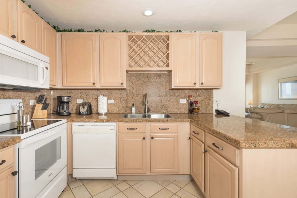 Everything you need to feel right at home! 🏡🌴 This fully equipped kitchen is ready for morning coffee, family meals, and vacation memories! ☀️🍽️