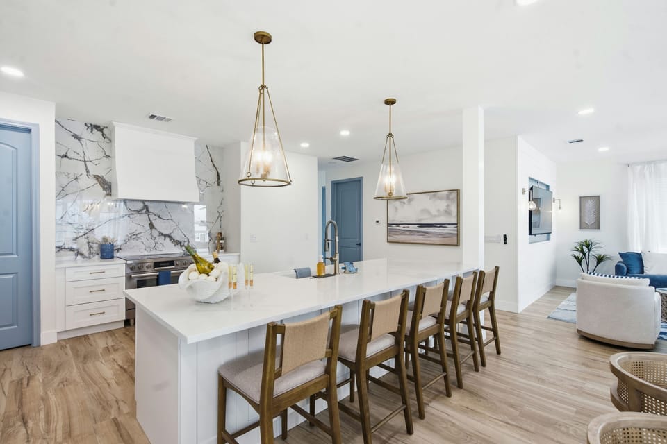 Large expansive kitchen, fully equipped for large meals with Bosch appliances throughout