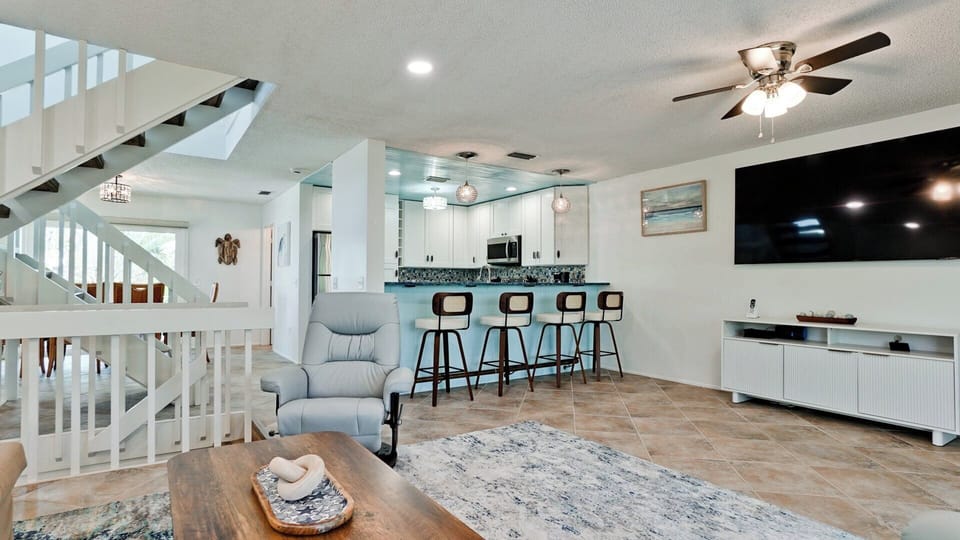 Living room to breakfast bar