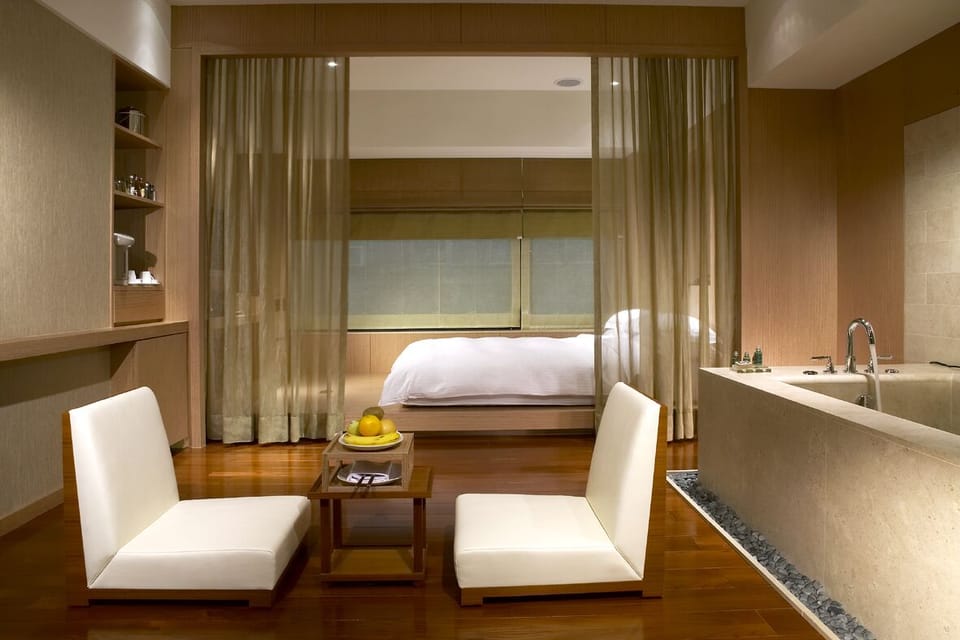 Superior Room | Down comforters, in-room safe, desk, soundproofing
